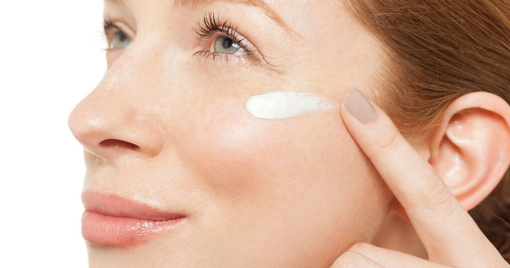 10 Best Moisturizers For Acneprone Skins Hydrate Your Skin Without