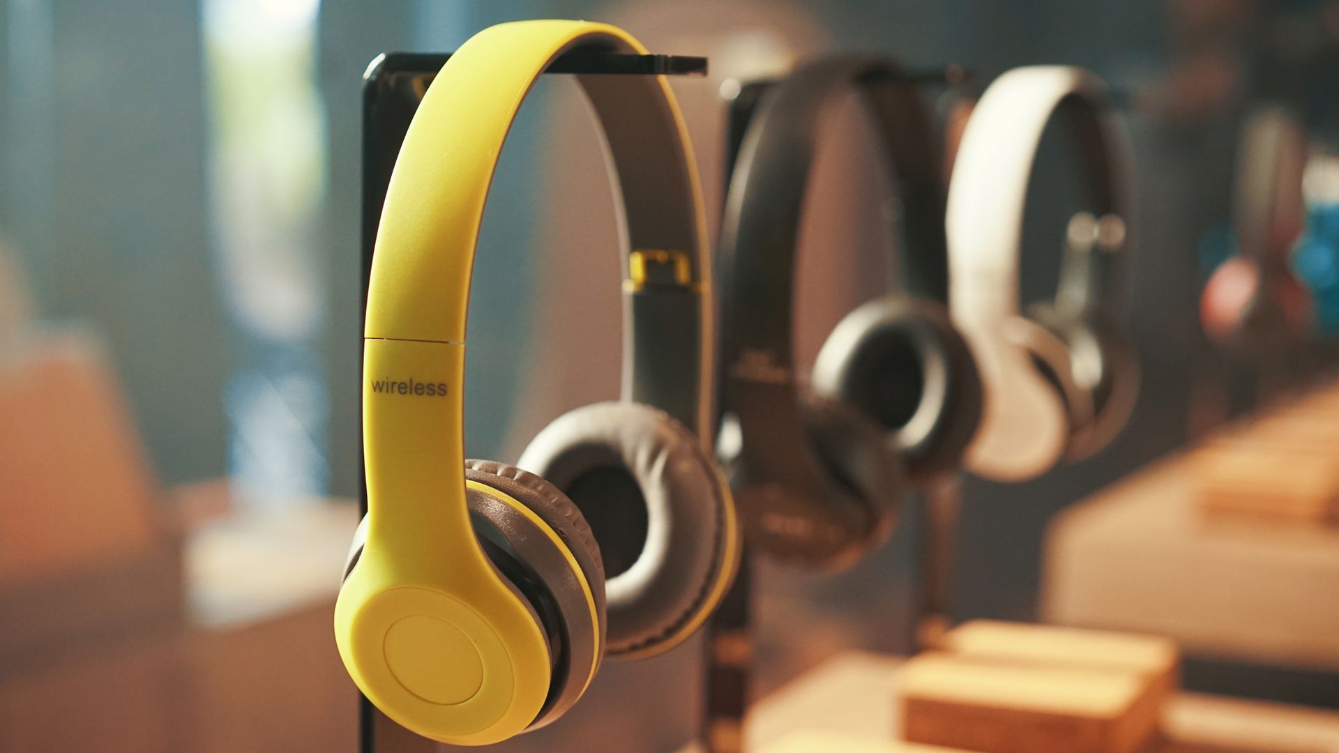 10 Best Noise-Cancelling Headphones: Immerse Yourself in Your Own World